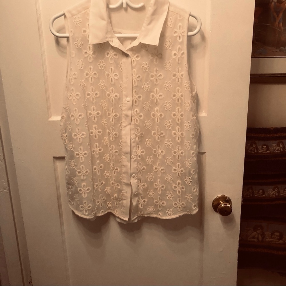 Suzy Shier White Sleeveless Blouse with Dress Shirt Collar enlarge. Gently used